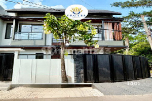 Rumah Hook Minimalis Modern di Griya Loka Bsd - Samping Taman, 2 Fasade, Siap Huni!
