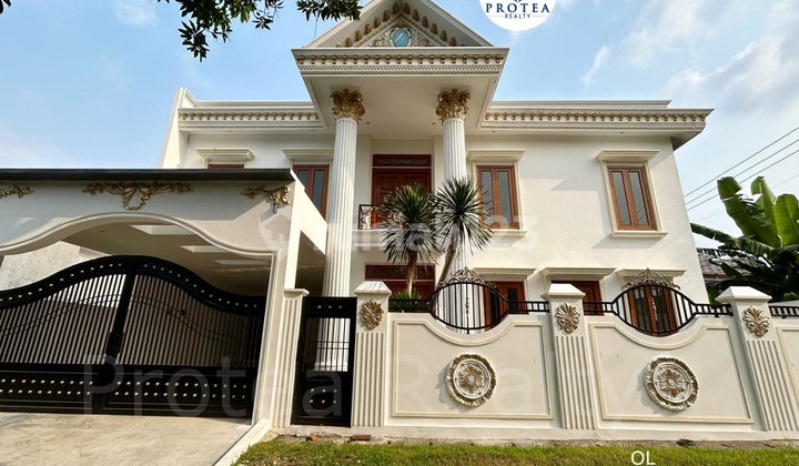 Rumah Mewah 3 Lantai + Kolam Renang di Bsd Timur