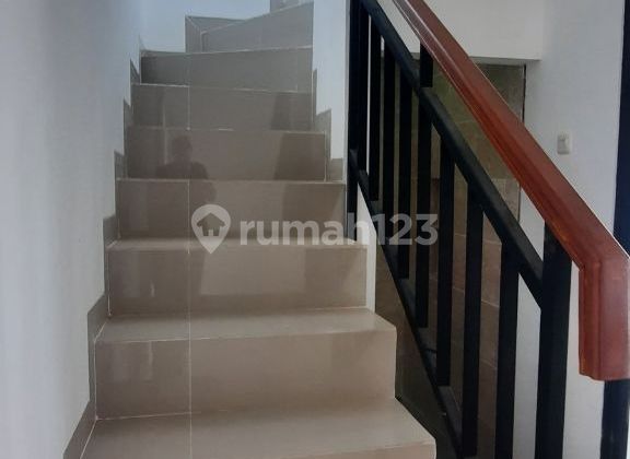 Rumah 2 Lantai Minimalis Modern Bebas Biaya Kpr Di Pamulang  2