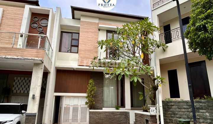 Rumah Ngantong dengan Kolam Renang di Cluster Kebayoran, Bintaro