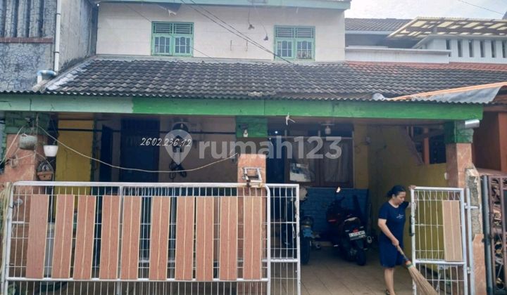 Rumah Perlu Renovasi di Griya Loka, BSD