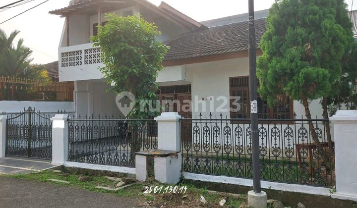 Rumah Tua Masih Siap.huni Di Perumahan Serua Prrmai