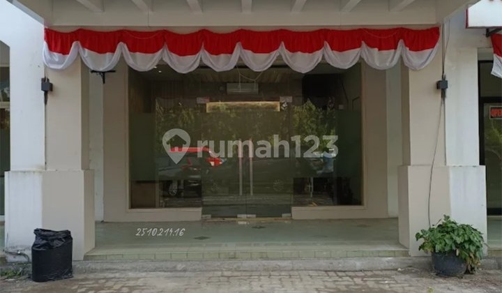 Shop House in a Strategic Location at Plaza 3 Pondok Indah, South Jakarta. 1