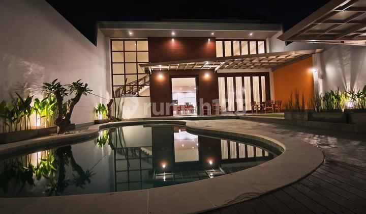Modern Villa Taman Sari Kerobokan Badung