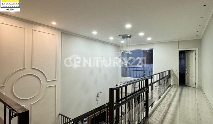 Sell Modern Luxury House in the City Center of Setraduta Bandung 2