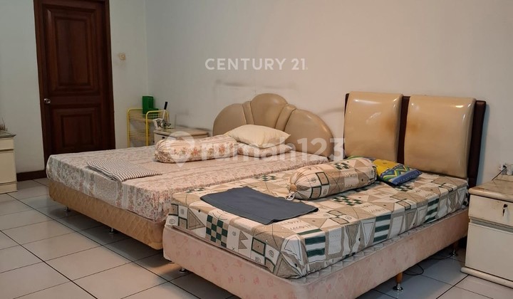 Complete Package Shop House Plus Warehouse in the City Center 2