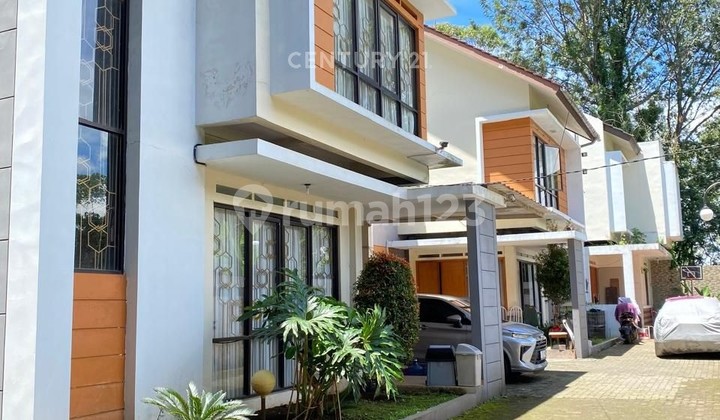 Rumah Megah Harga Murah di Wilayah Bandung Barat Rumah Megah Harga Murah di Wilayah Bandung Barat