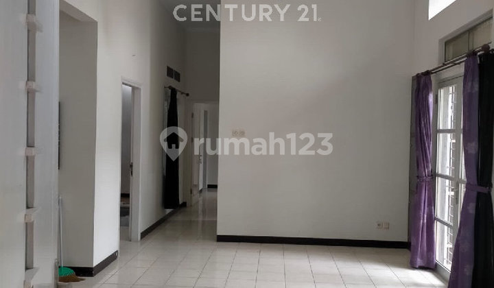 House for Sale/ Rent in Kota Baru Parahyangan