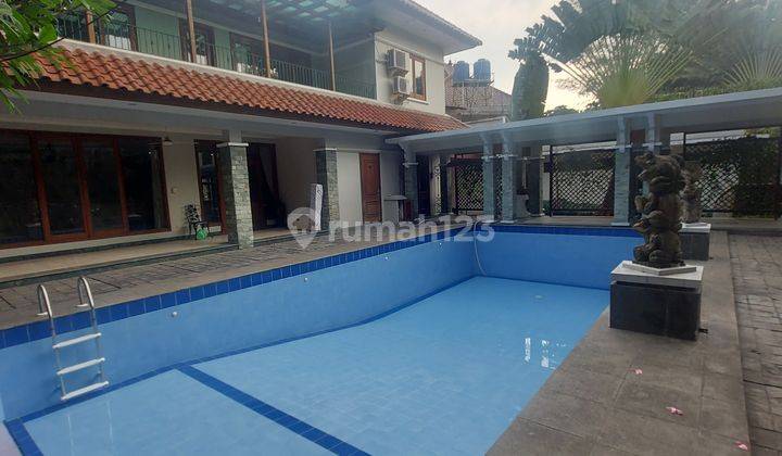 Villa Style House Inside Townhouse Jakarta Selatan 1