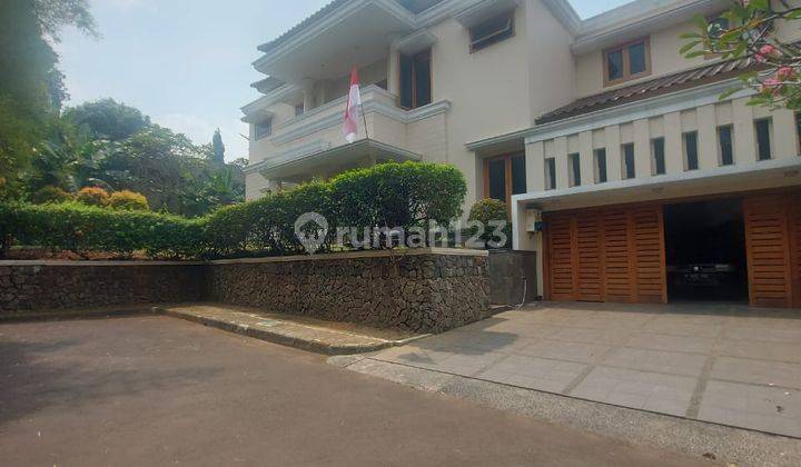 Villa Style House Inside Townhouse Jakarta Selatan 1