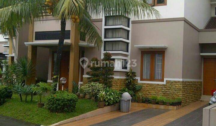 Rumah Didalam Cluster + Swimming Pool Jakarta Selatan 1