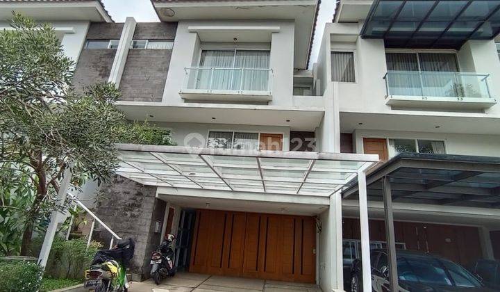 rumah bagus depan taman fully funished dalam cluster green garden. 1