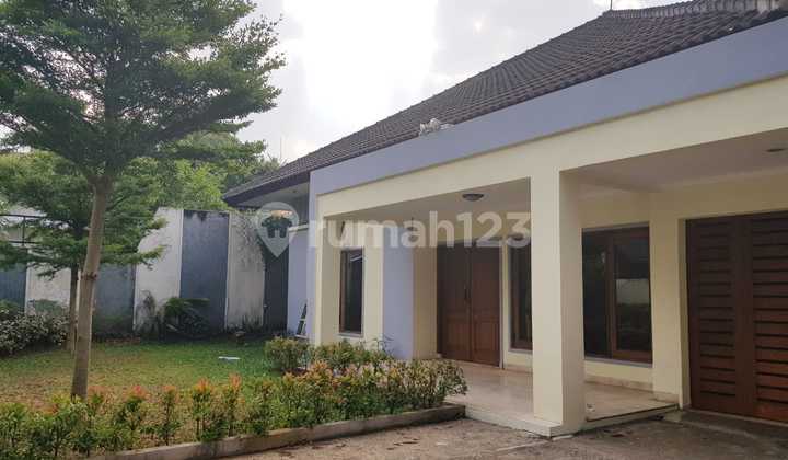One storey house and spacious in kemang jaksel 2