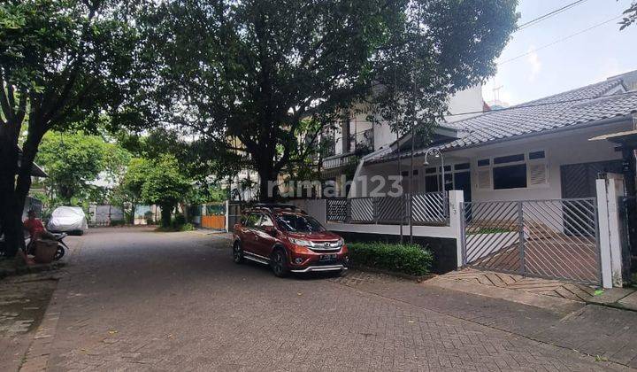 Rumah terawat siap huni area nyaman dan asri Pondok indah 1