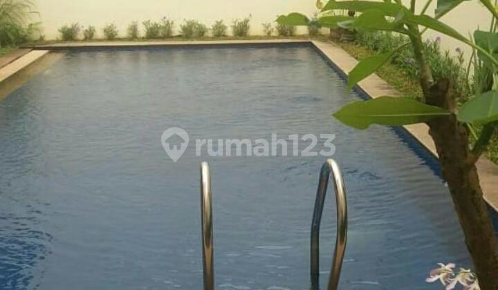Dijual rumah didalam cluster + swimming pool  Jakarta selatan. 1