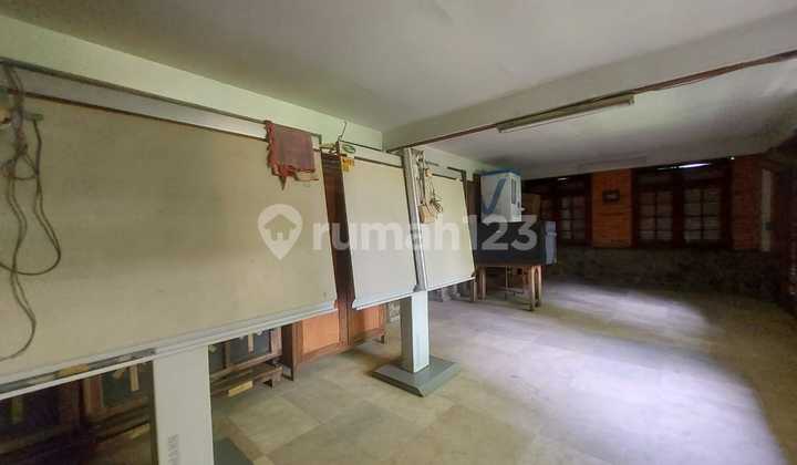 Rumah klasik bergaya villa hampir njop simatupang ragunan