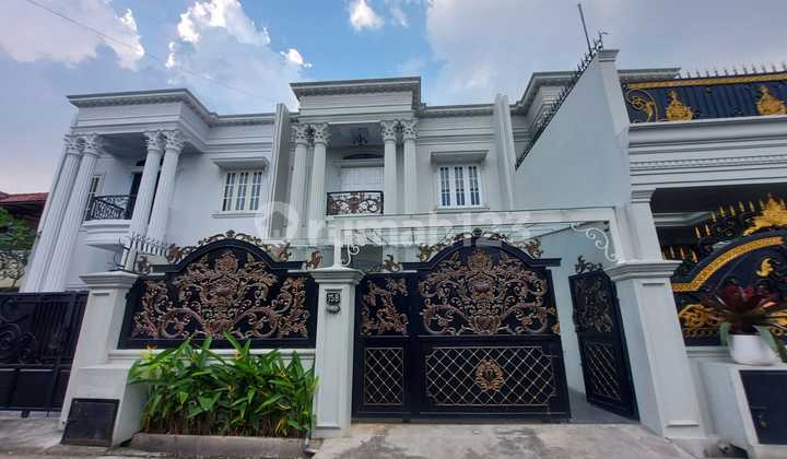 Nice fully furnished house with pool and private gym in Jagakarsa, South Jakarta