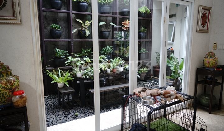 For Sale Luxury and Comfortable House in Tanah Kusir, South Jakarta For Sale Luxury and Comfortable House in Tanah Kusir, South Jakarta