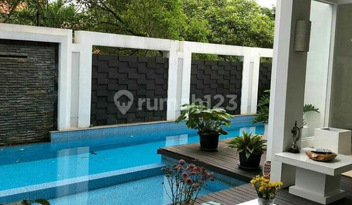 Dijual rumah bagus, rooftop, lift, lingkungan asri dikemang jakarta selatan.