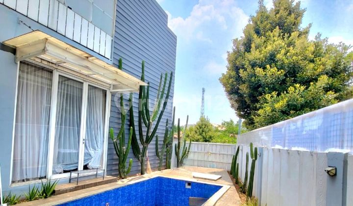 Rumah dengan Kolam Renang, Posisi Hook di Bintaro