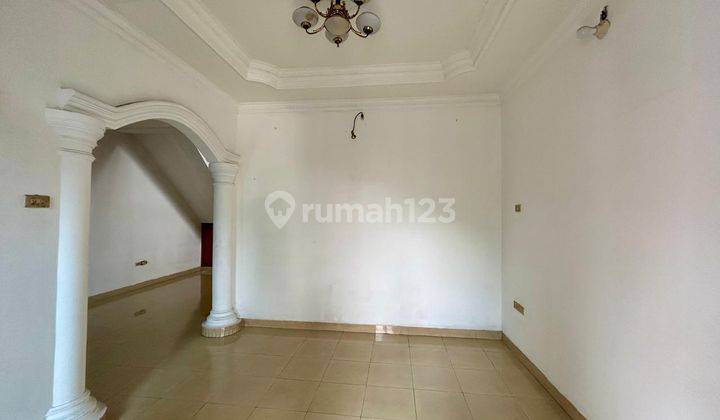 Rumah 2 Lantai, Dijual Semi Furnished, Lantai Granit di Ciputat 2