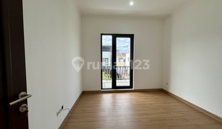 American Classic Style House in its Strategic Location at BSD 2