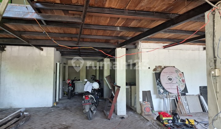 Disewakan Tempat usaha ex Rumah Makan, Raya MERR,Jl. ********. H. Soekarno