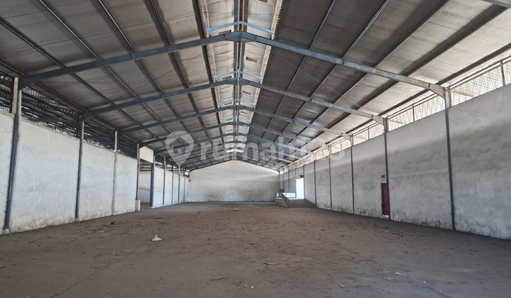 Warehouse for Rent in Gempol, Pasuruan. Zero road access. Ready to use. Warehouse for Rent in Gempol, Pasuruan. Zero road access. Ready to use.