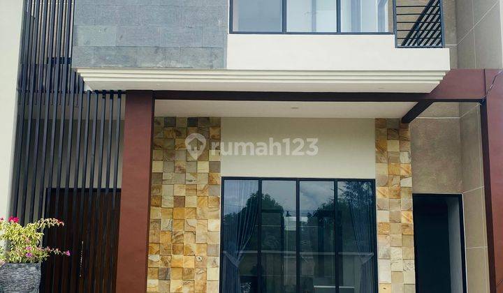 Rumah 2 Lantai Kolam Renang Dekat Kampus Suhat Malang Dan Batu 1