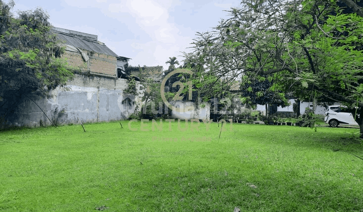 Ready-to-build flat lots, in a scenic and strategic environment near the Ministry of Foreign Affairs and Pondok Indah in Veteran Bintaro, South Jakarta. Ready-to-build flat lots, in a scenic and strategic environment near the Ministry of Foreign Affairs and Pondok Indah in Veteran Bintaro, South Jakarta.