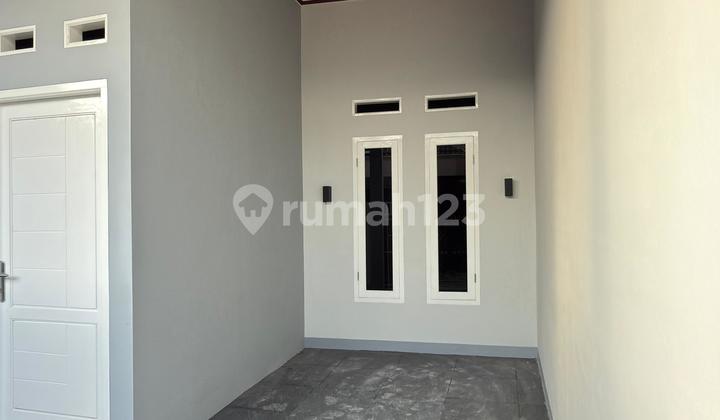 Modern Minimalist Design House Located in a Secure and Comfortable Cluster 2