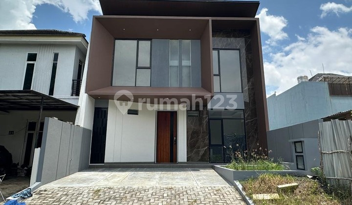Minimalist House in Citraland Near Graha Natura and Pakuwon Indah