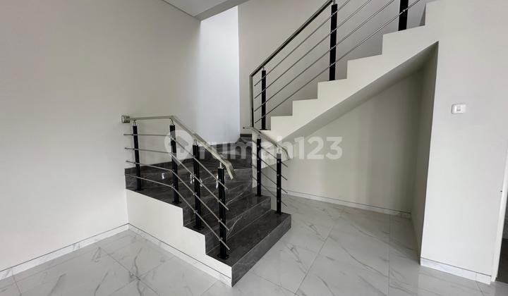 Rumah Scandinavian Di Manyar Dekat Galaxy Mall Dan Pakuwon City 2