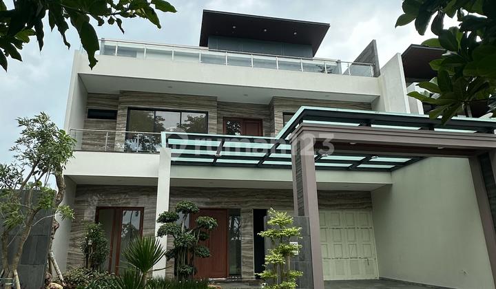 Luxury Minimalist House in Citraland Near Gwalk and Pakuwon Indah Luxury Minimalist House in Citraland Near Gwalk and Pakuwon Indah