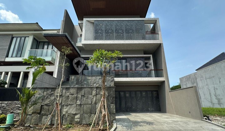 RUMAH MINIMALIS 3 LANTAI CITRALAND DEKAT GRAHA DAN PAKUWON INDAH