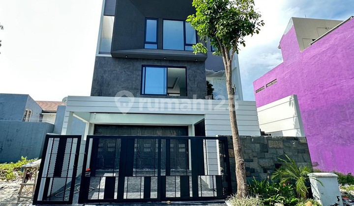 RUMAH BARU MINIMALIS 3 LANTAI CITRALAND DEKAT GRAHA DAN PAKUWON