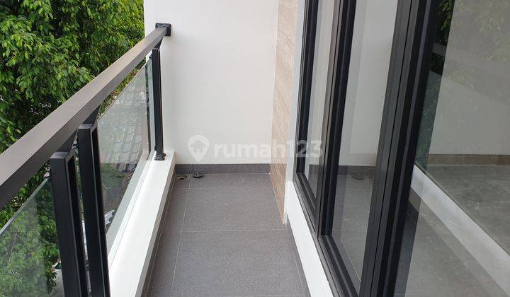 Murah Bagus Banget Rumah Baru Brand New 3 Lantai Kayu Putih