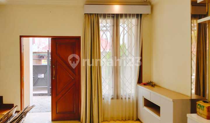 Murah Rumah 2 Lantai Rapi Kayu Putih