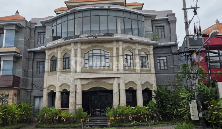 Affordable 3-Story Shop House Plus Rooftop, East-Facing, Bustling Business Location in Renon, Denpasar, Bali Affordable 3-Story Shop House Plus Rooftop, East-Facing, Bustling Business Location in Renon, Denpasar, Bali