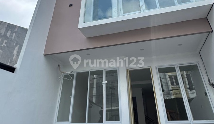 Murah Rumah 6X17 Brand New Hadap Utara 3 Lantai Ada Dak Janur Kuning Kelapa Gading 1