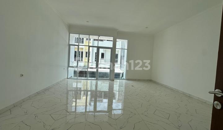 Murah Rumah 6X17 Brand New Hadap Utara 3 Lantai Ada Dak Janur Kuning Kelapa Gading 2