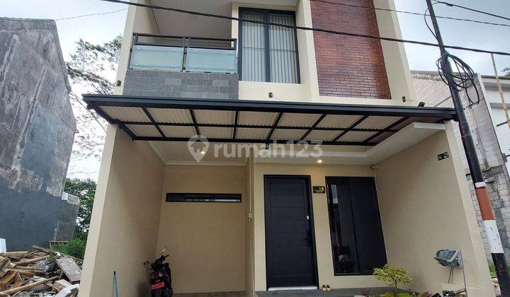 Rumah modern 2 lantai bangunan istimewa dekat kampus umm 1