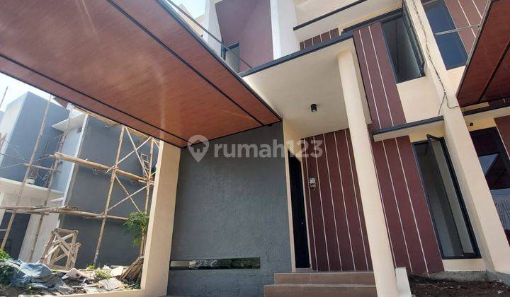 Rumah Modern 2 Lantai Dekat Kampus di Kota Malang 1