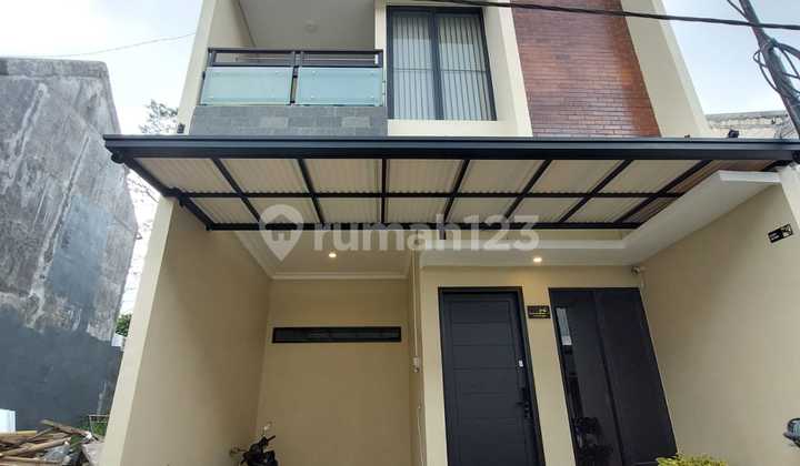2-Story House with Best Specifications and Near a Prestigious Campus in Malang 2-Story House with Best Specifications and Near a Prestigious Campus in Malang