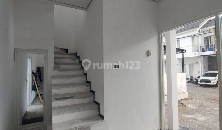 Rumah Modern 2 Lantai Dekat Kampus Ub , Umm Kota Malang 2