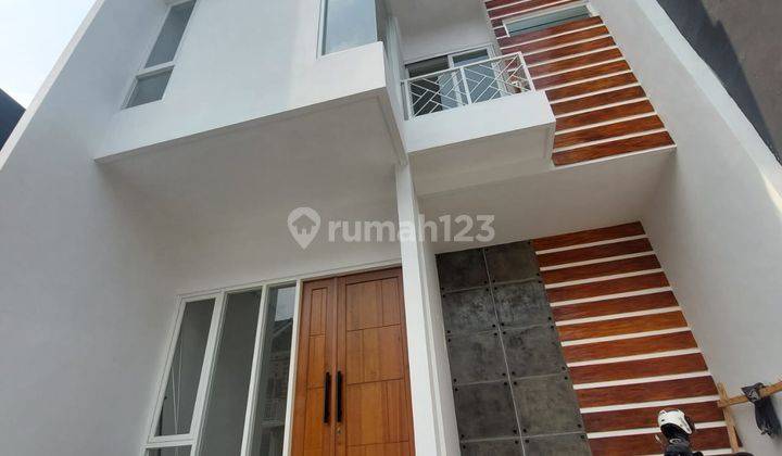 Rumah Modern 2 Lantai Dekat Kampus Ternama di Kota Malang 1