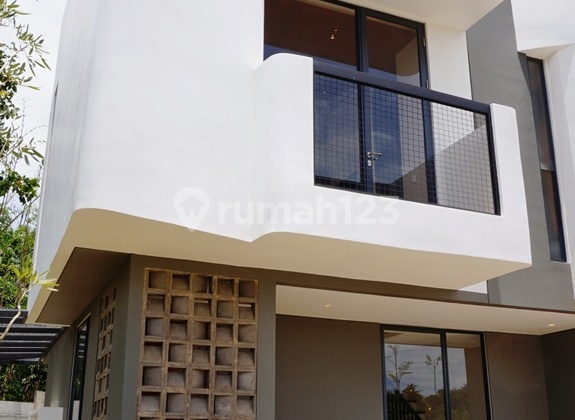 3-Bedroom House in BSD, Tangerang, Close to Toll Exit, Commuter Line, and Aeon Mall. 2