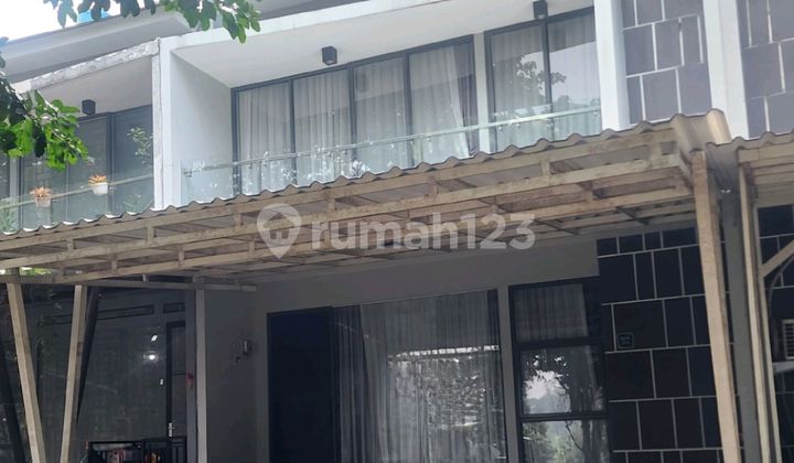 Jual Cepat Rumah Luas,Semi Furnished dengan Bathtub Dekat Stasiun KRL BSD City 2