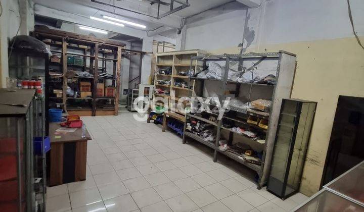 Disewakan Ruko 3 Lantai Siap Pakai 2