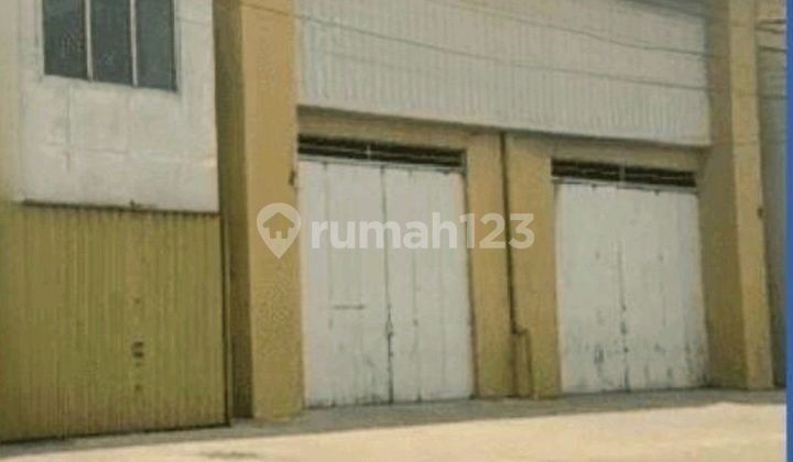 Warehouse & Office Space Very Neat and Spacious... There's Still Empty Land at the Back and Side... Office Partitions Can Also Be Dismantled Warehouse & Office Space Very Neat and Spacious... There's Still Empty Land at the Back and Side... Office Partitions Can Also Be Dismantled